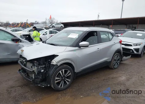 2020 Nissan Kicks Sv Xtronic Cvt z USA, uszkodzony, nr VIN 3N1CP5CV2LL549920